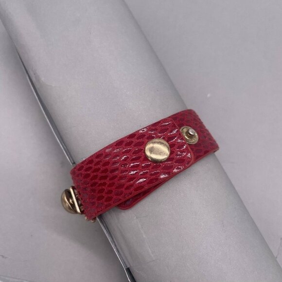 Yik Fung Red Embossed Leather Crystal Wrap Bracelet Gold Tone Snap Closure - Picture 2 of 3